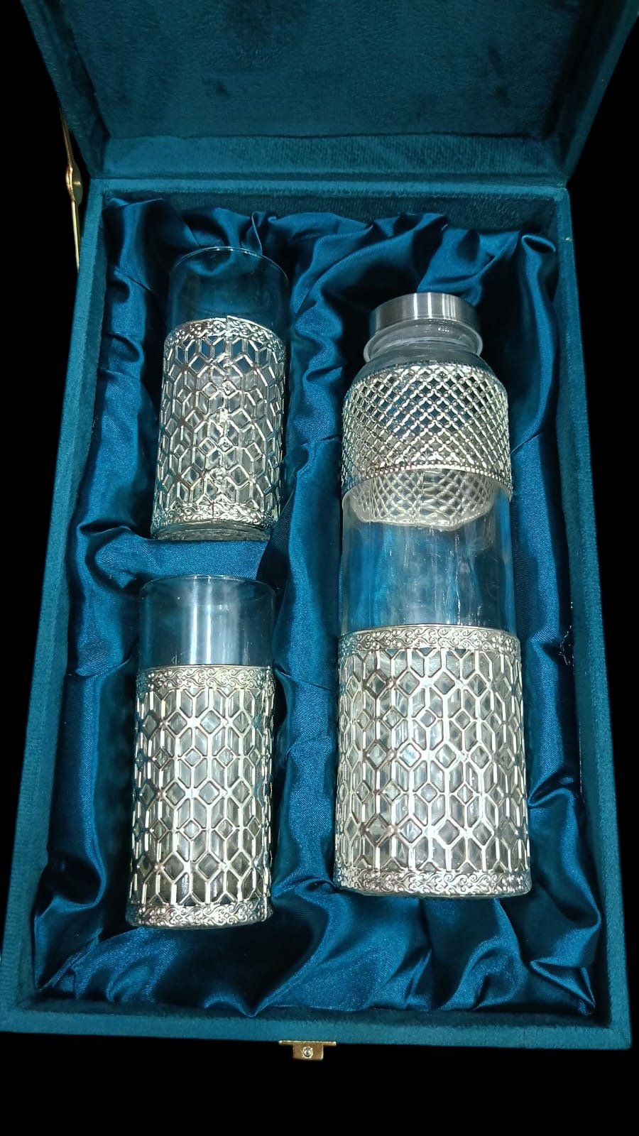Bottle set with glasses 